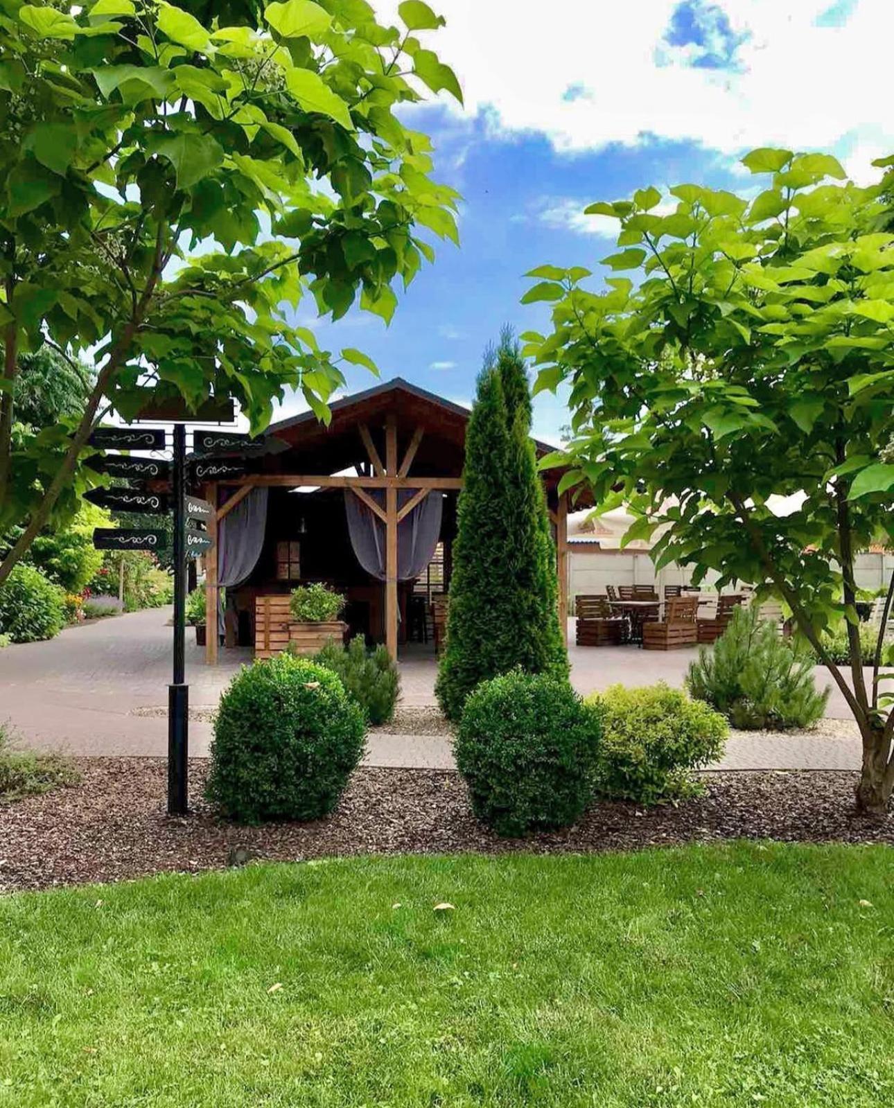 Hotel Bannyi Dvir Uzyn Exterior foto